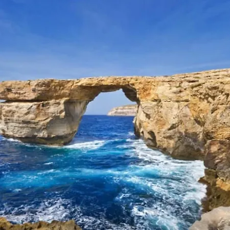 Cosy 3 Bedroom Maisonette-near Marsaskala Seafront アパート *
