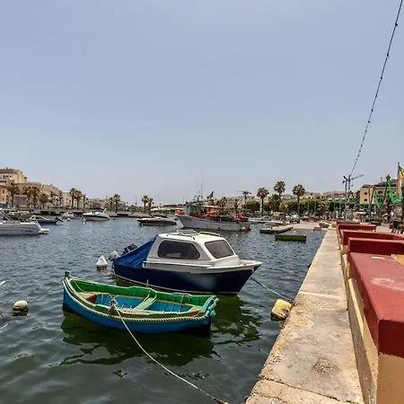 Cosy 3 Bedroom Maisonette-near Marsaskala Seafront アパート マルサスカーラ