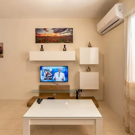 Cosy 3 Bedroom Maisonette-near Marsaskala Seafront * 马尔萨斯卡拉