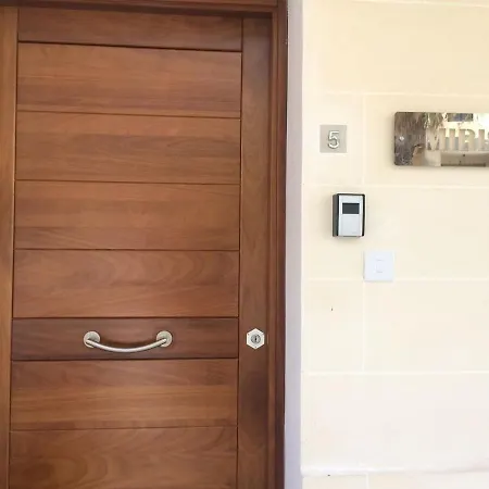 Cosy 3 Bedroom Maisonette-near Marsaskala Seafront * 马尔萨斯卡拉